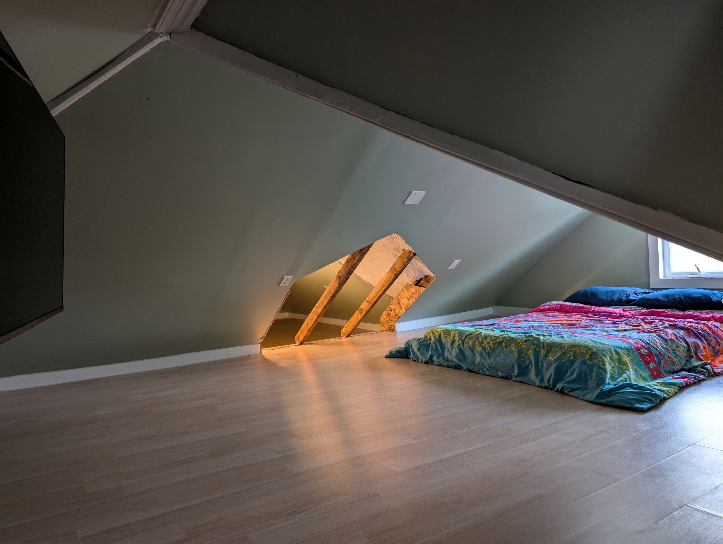 5 bedrooms, desk, iron/ironing board, free WiFi