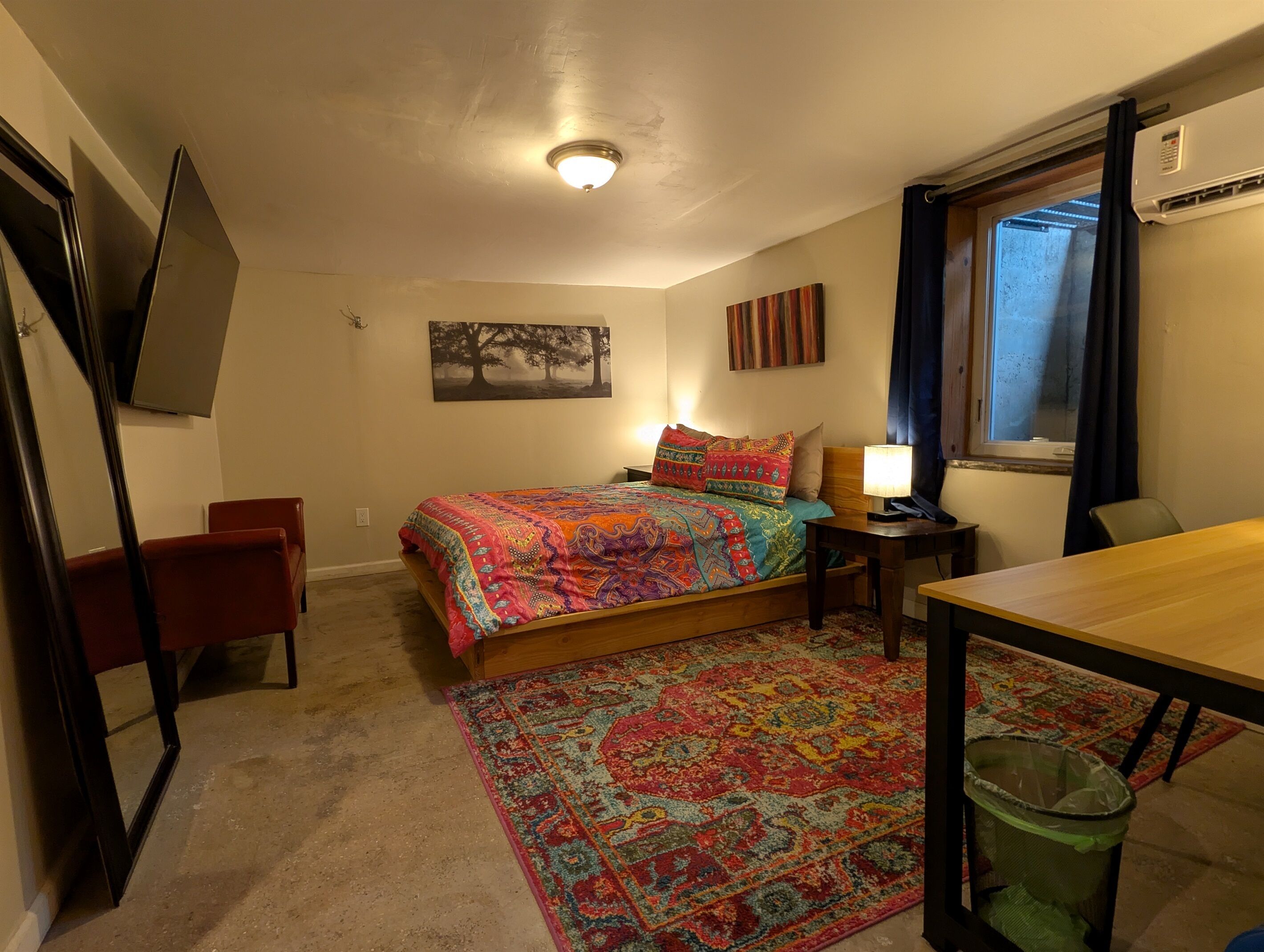 5 slaapkamers, een bureau, een strijkplank/strijkijzer, gratis wifi