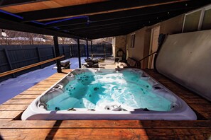 Tina de hidromasaje al aire libre