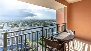 Outdoor dining - Marriotts BeachPlace Towers - 2 Bedroom (Fort Lauderdale)