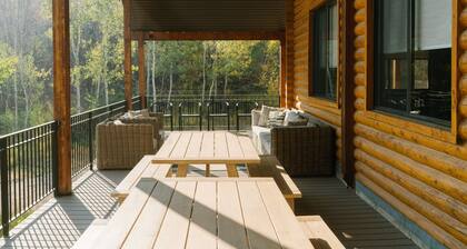 Cozy cabin minutes from downtown Midway, sleeps 17+