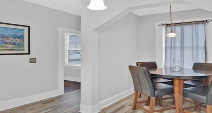 Cozy Historical 1 Bedroom Apartment