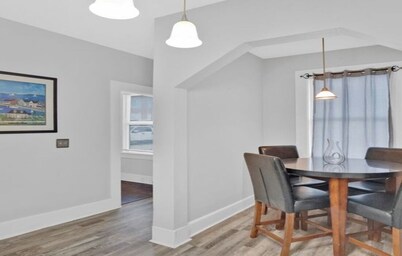 Cozy Historical 1 Bedroom Apartment