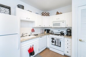 Fridge, microwave, oven, stovetop - Stunning Views, Perfect Location! (Telluride)