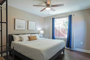 3 chambres, bureau, fer et planche à repasser, accès Internet