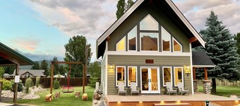 King Bed • Hot Tub • Views • Fire Pit • Fast WiFi