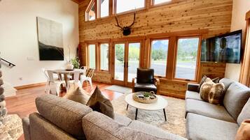 Smart TV, chimenea, tenis de mesa y servicios de streaming