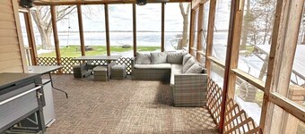 Cozy lakeside cabin retreat located on E. Rush lake. Great Fishing here!