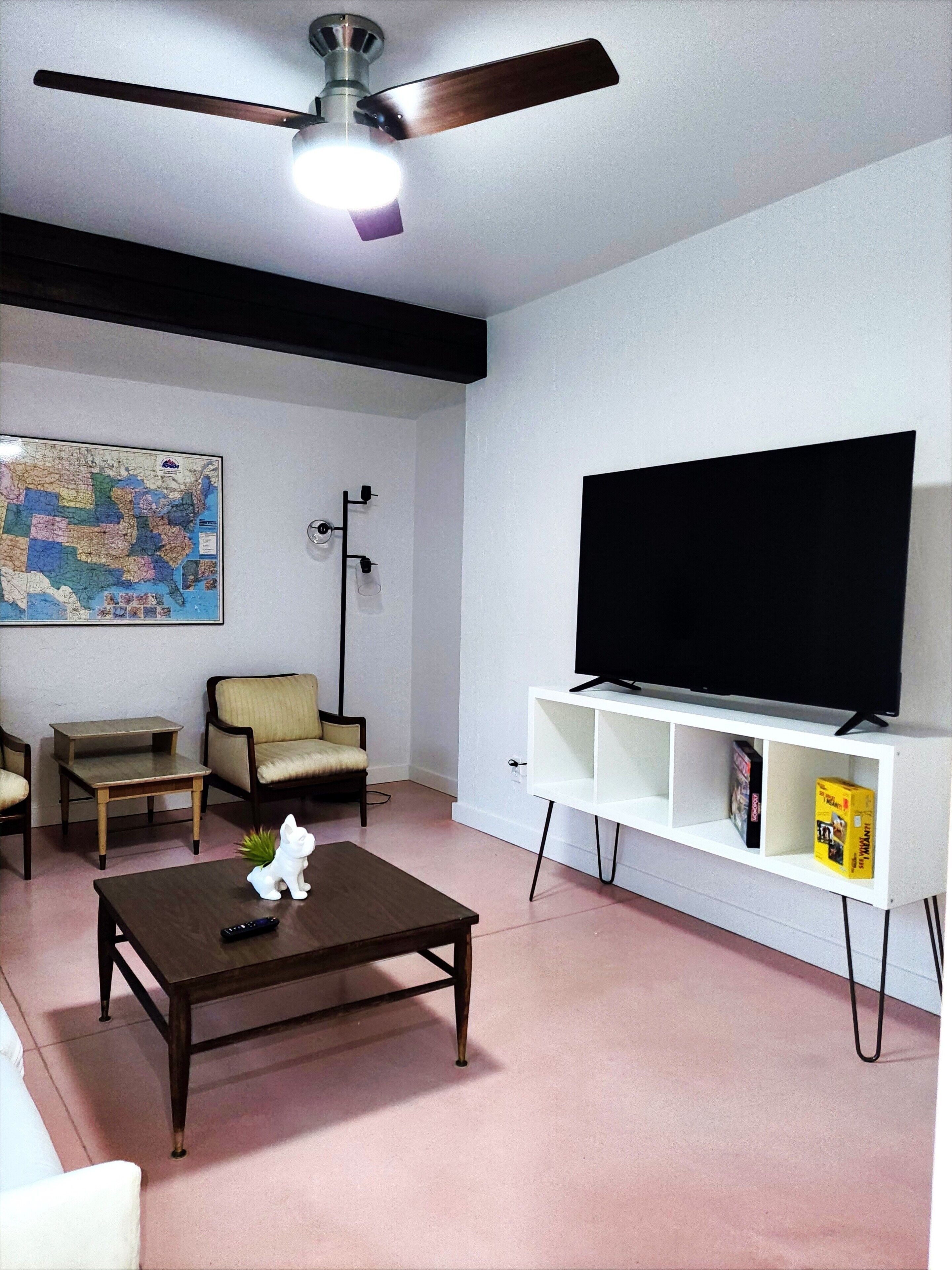Spacious Mid-Century near Downtown, Shands, and UF 