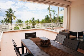 تناول الطعام بالخارج