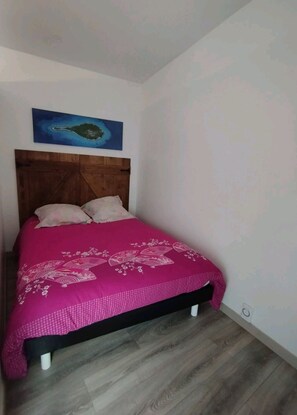 1 bedroom, iron/ironing board, bed sheets