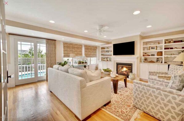 Living area - Dream Beach House packed with Style, Comfort, and Convenience (Mantoloking)