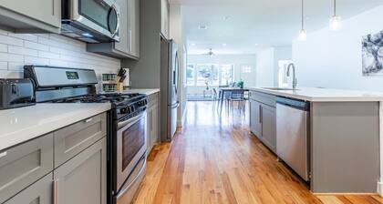 3BR Comfy Bungalow 1747! Medical Center, Stadiums! ⭐️⭐️⭐️⭐️⭐️