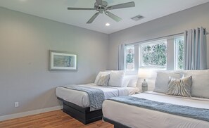 3 soverom, skrivebord, strykejern/-brett og internettilgang