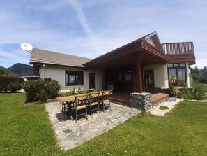 Property grounds - Rameka Farm Bed and Breakfast - Family Room (Takaka)