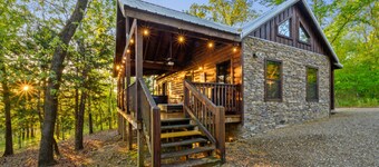Romantic log cabin w/private heart-shaped hot tub and fireplace for two