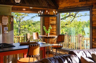 Fireplaces, hot tub, romantic cabin perfect for a honeymoon or a getaway for two