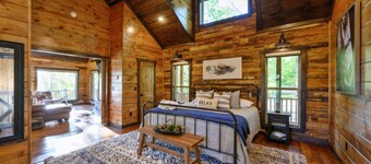 Fireplaces, hot tub, romantic cabin perfect for a honeymoon or a getaway for two