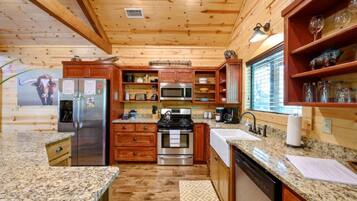 KylskÄp, mikrovÄgsugn, ugn och spishÀll