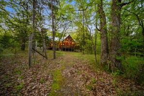 Exterior - 2 Master Suites, hot tub, fireplace, back deck, wrap around porch,  secluded  (Ringold)
