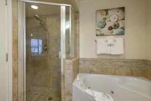 Combined shower/bathtub, hair dryer, towels - The Crescent unit 110 2BR Condo w/ FREE Beach Service! (Miramar Beach)