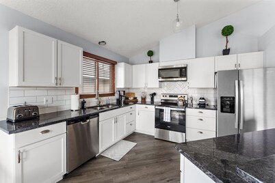 The Best NE Riverfront Dist Home!  Large & Mod: 6 BDR & close to all Minneapolis