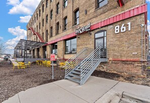 Exterior - The Best NE Riverfront Dist Home!  Large & Mod: 6 BDR & close to all Minneapolis (Minneapolis)