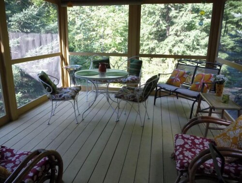 Cosy cottage close to N. Conway center