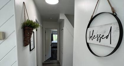 Pristine Waterfront Cottage on the Deer River