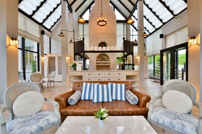 British style home - 6 bedrooms Private Residence 