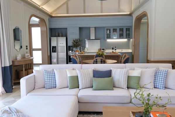 LED TV - British style home - 6 bedrooms Private Residence  (Nakorn Ratchasima)