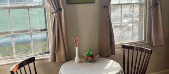 Hilltop Hideaway - Downtown Belfast