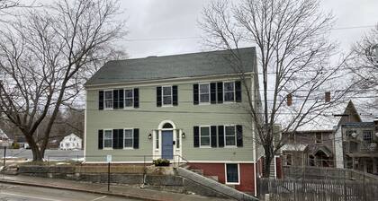 Hilltop Hideaway - Downtown Belfast