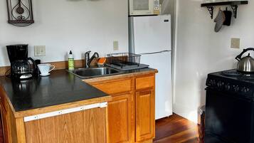 雪櫃、微波爐、焗爐、爐具