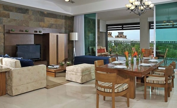 TV - Luxurious Resort with great restaurants (Playa del Carmen)