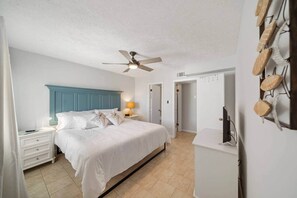 1 bedroom, iron/ironing board, WiFi, bed sheets - Updated beachfront condo with stunning views! (Carolina Beach)