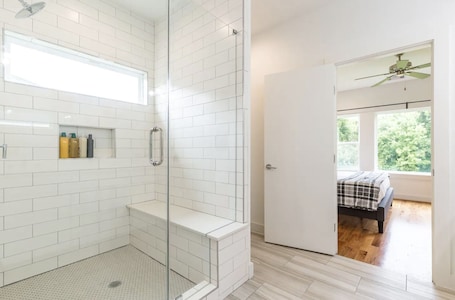 Shower, eco-friendly toiletries, hair dryer, towels. 3BR Cozy Bungalow 1749! Medical Center, Stadiums!