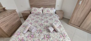 1 chambre, fer et planche à repasser, Wi-Fi gratuit, draps fournis