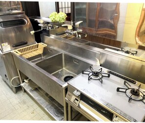 Fridge, microwave, stovetop, cookware/dishes/utensils