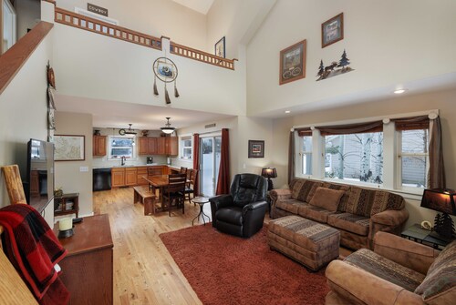 Pet Friendly, Close to MSU, Downtown Bozeman w/ Mountain Views - Ravalli Street Retreat