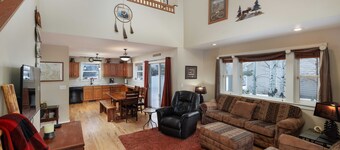 Pet Friendly, Close to MSU, Downtown Bozeman w/ Mountain Views - Ravalli Street Retreat