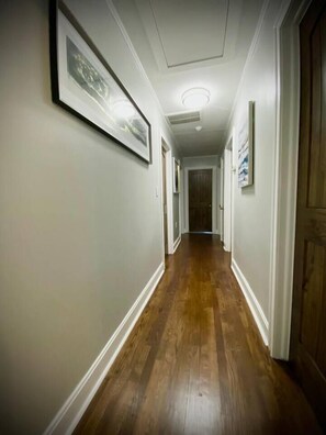 Interior - 17 Cheerful 4 bedroom home- perfect for long stays (Greenville)