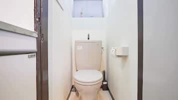 Kamar | Kamar mandi | Shower dan handuk