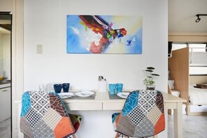 Habitación | Tabla de planchar con plancha, wifi gratis, ropa de cama