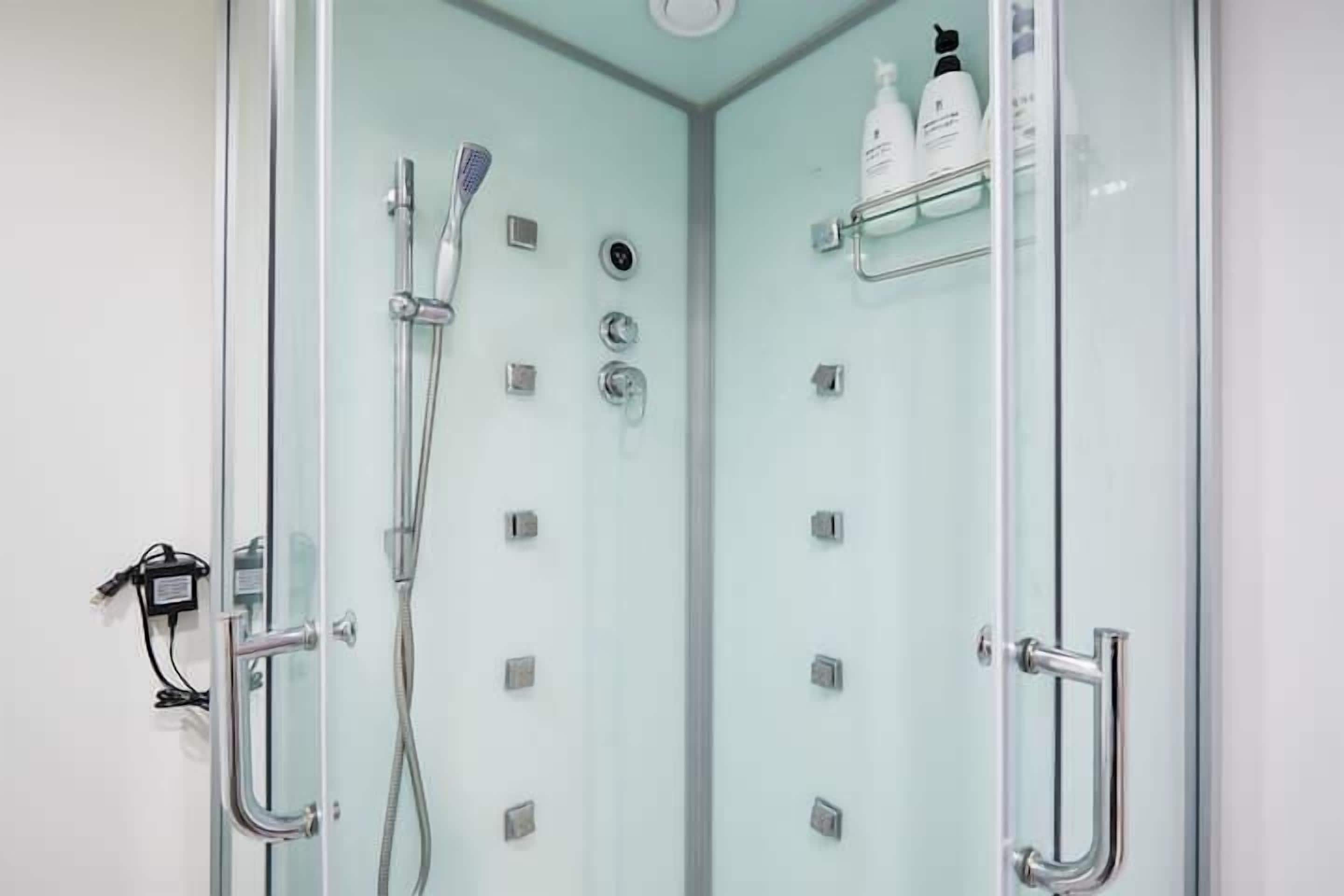 Habitació | Bany | Dutxa i tovalloles 