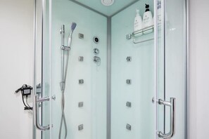 ห้องพัก | ห้องน้ำ | ฝักบัว, ผ้าเช็ดตัว