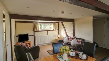 Cottage | Dining