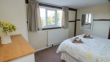 Cottage | 2 bedrooms, individually decorated, individually furnished, free WiFi