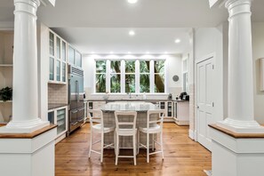 Fridge, microwave, oven, stovetop - Beautiful 6BR/6BA Home w/ Resort Style Pool, Cabana Bar and Guest House! (Johns Island)