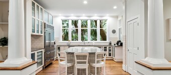 Beautiful 6BR/6BA Home w/ Resort Style Pool, Cabana Bar, GameRoom & Guest House!